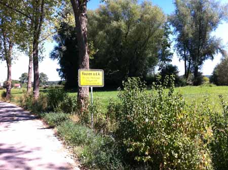 Ortseinfahrt Hausen (vom Singener Remishof kommend)